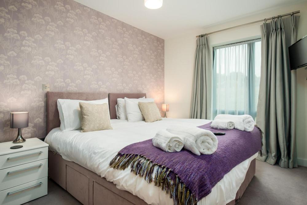 Solar Sanctuary- Skyline Balcony, City Centre, Three Floors, King Beds, Netflix And More! Бат Екстериор снимка